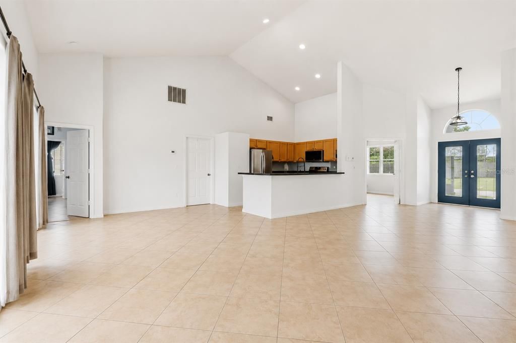 En Venta: $350,000 (4 camas, 3 baños, 1860 Pies cuadrados)