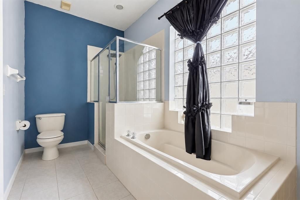 En Venta: $350,000 (4 camas, 3 baños, 1860 Pies cuadrados)