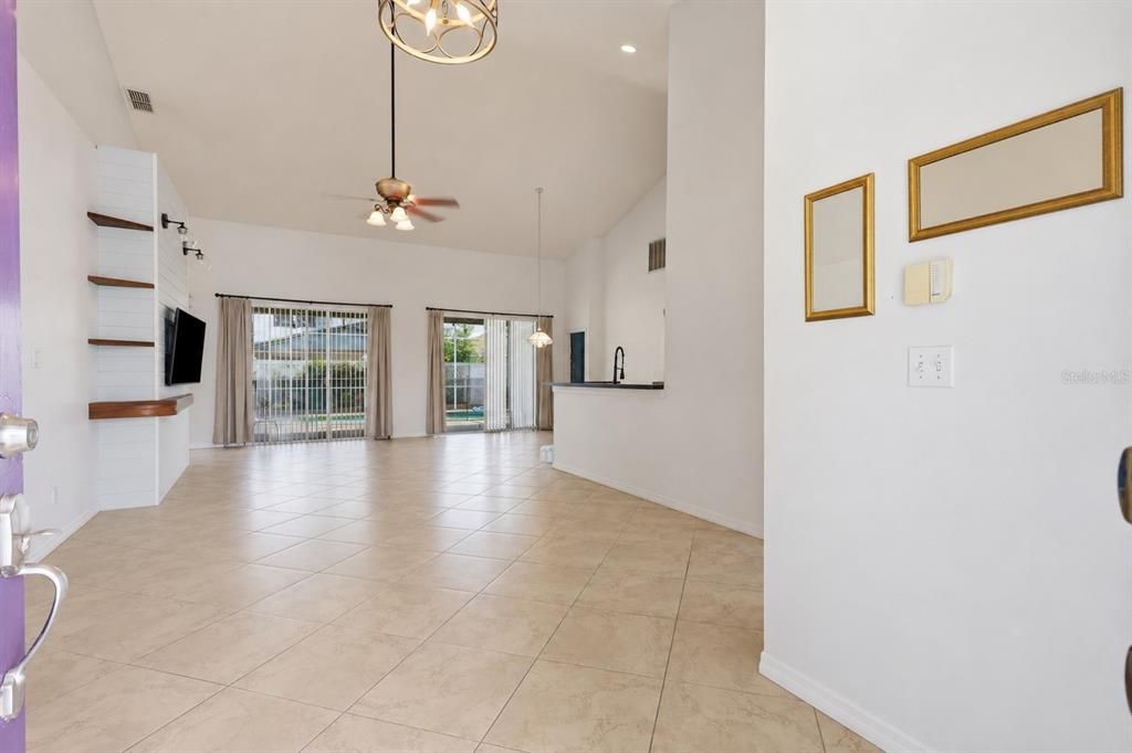 En Venta: $350,000 (4 camas, 3 baños, 1860 Pies cuadrados)