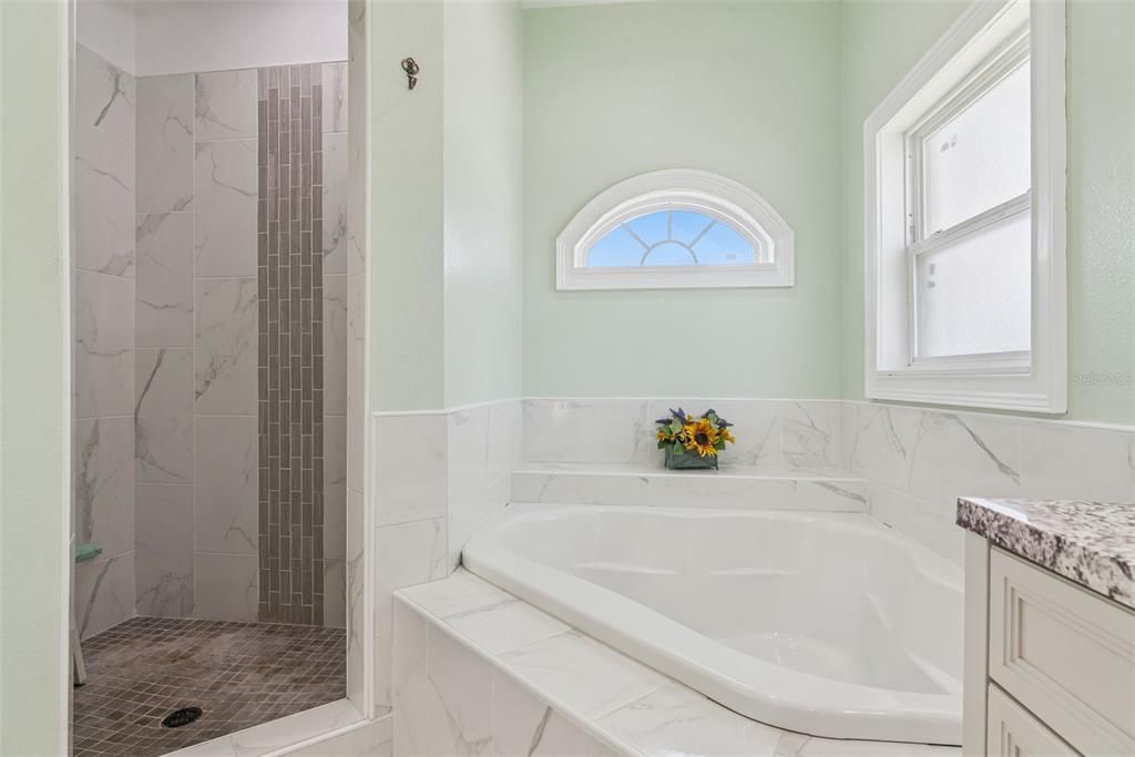 For Sale: $425,000 (5 beds, 3 baths, 2547 Square Feet)