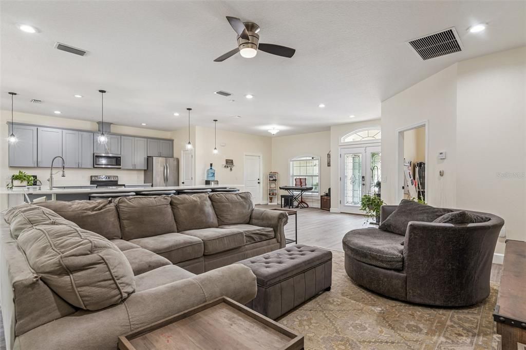 For Sale: $425,000 (5 beds, 3 baths, 2547 Square Feet)