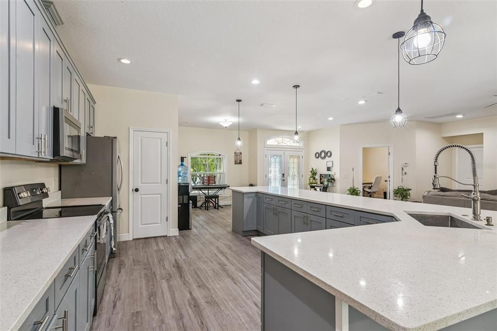 For Sale: $425,000 (5 beds, 3 baths, 2547 Square Feet)
