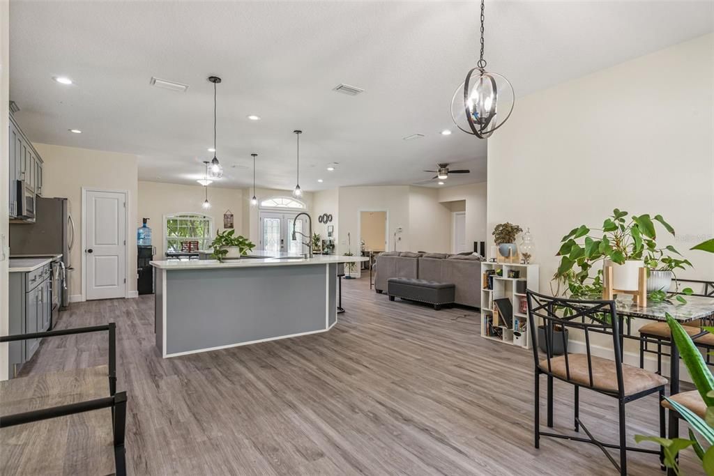 For Sale: $425,000 (5 beds, 3 baths, 2547 Square Feet)