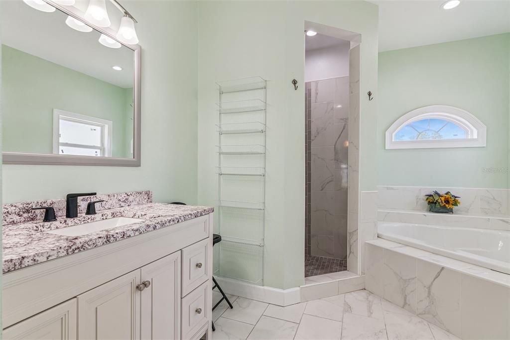 For Sale: $425,000 (5 beds, 3 baths, 2547 Square Feet)