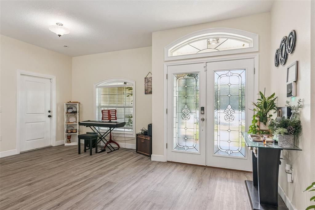 For Sale: $425,000 (5 beds, 3 baths, 2547 Square Feet)