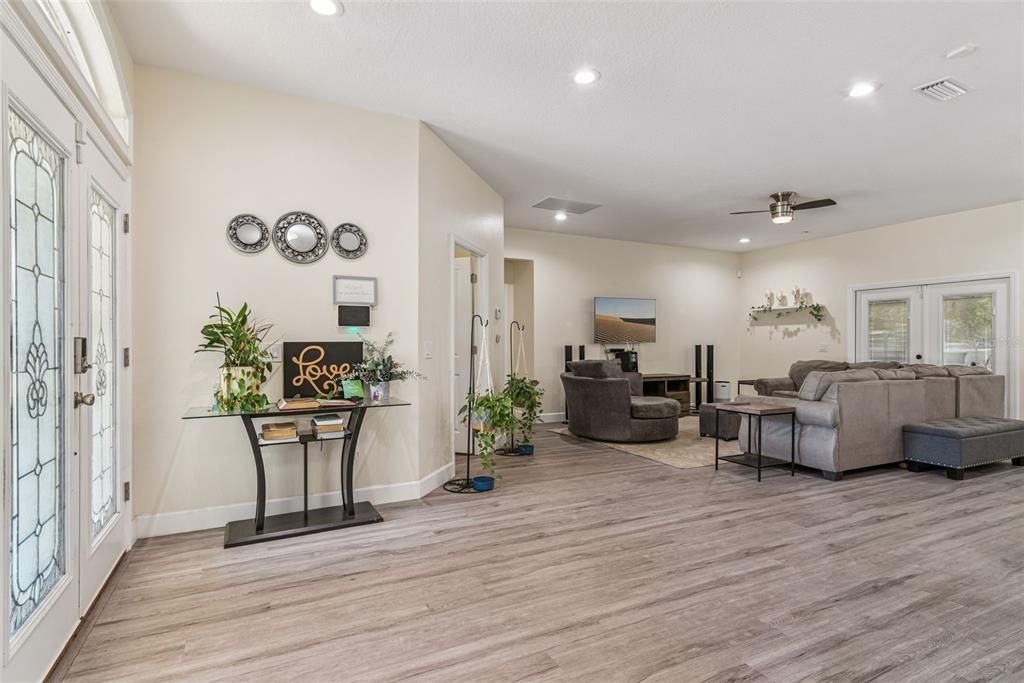 For Sale: $425,000 (5 beds, 3 baths, 2547 Square Feet)