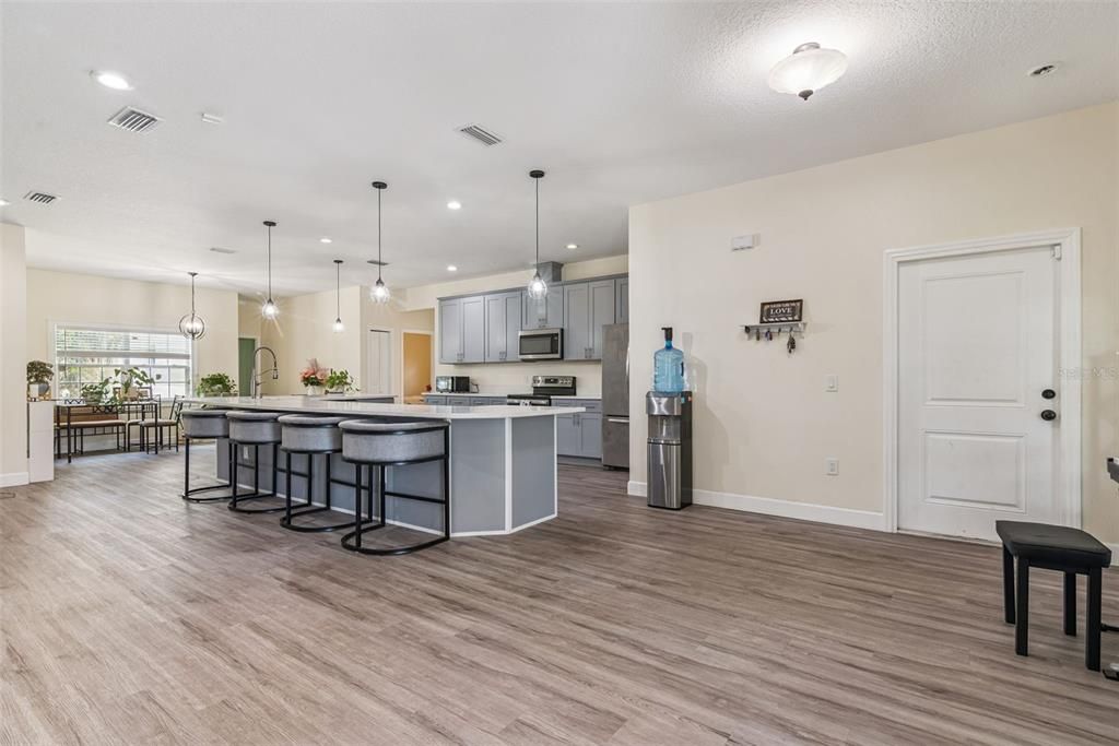 For Sale: $425,000 (5 beds, 3 baths, 2547 Square Feet)