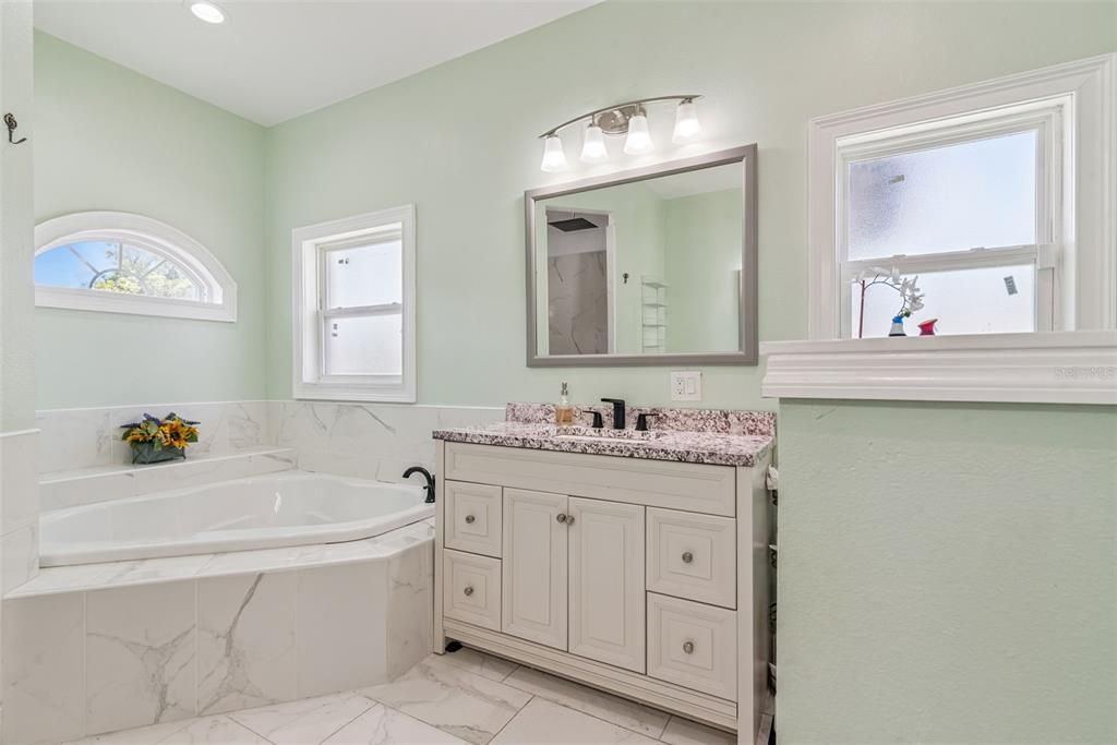 For Sale: $425,000 (5 beds, 3 baths, 2547 Square Feet)