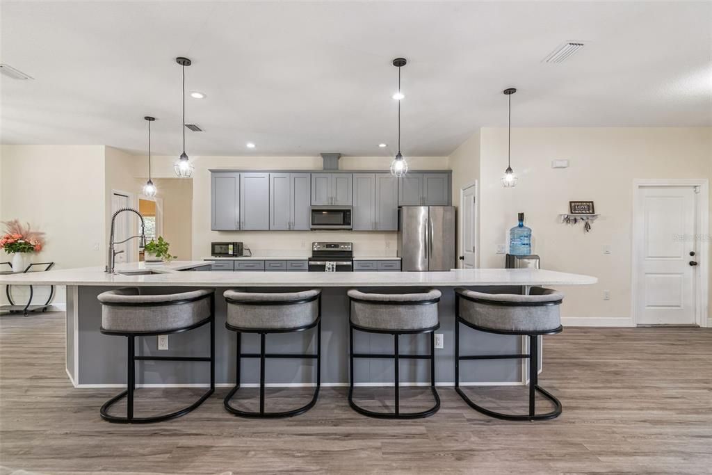 For Sale: $425,000 (5 beds, 3 baths, 2547 Square Feet)