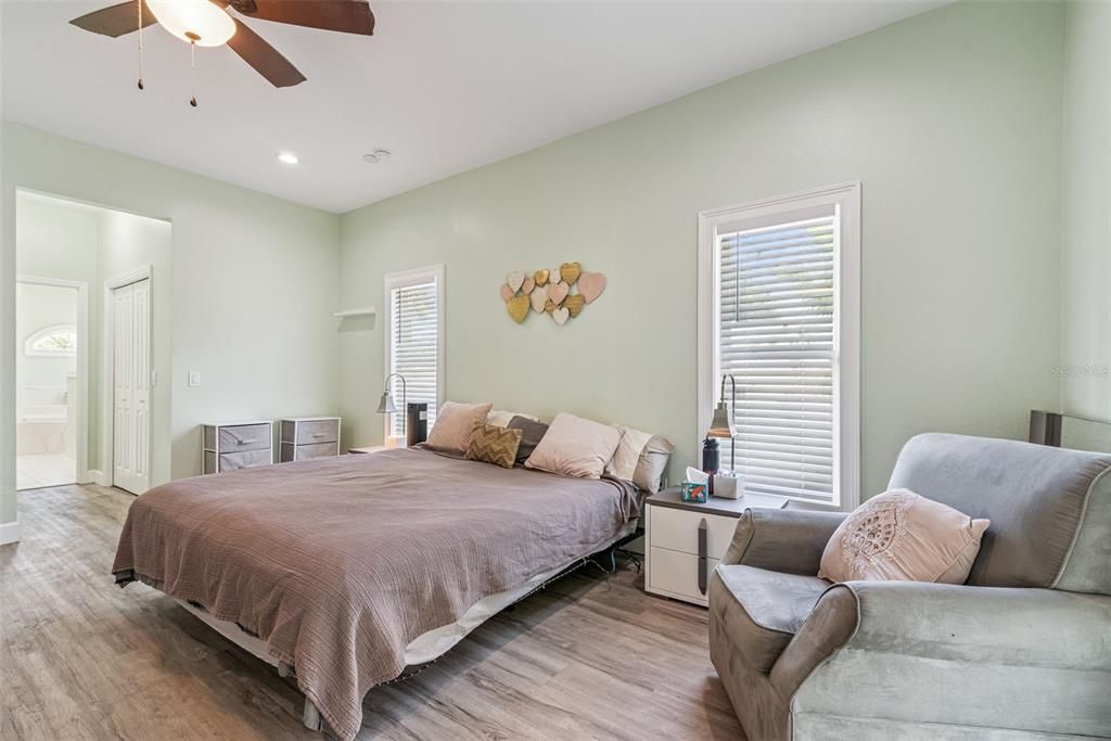 For Sale: $425,000 (5 beds, 3 baths, 2547 Square Feet)
