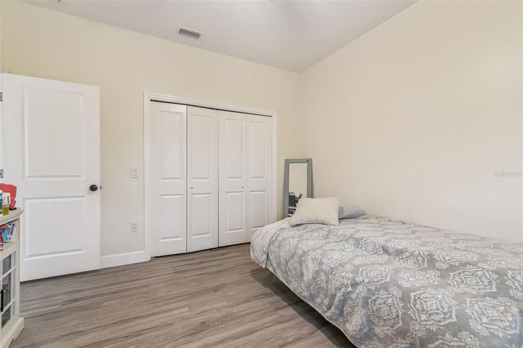 For Sale: $425,000 (5 beds, 3 baths, 2547 Square Feet)