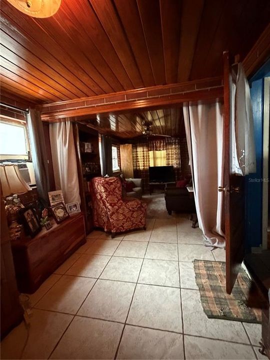 На продажу: $260,000 (3 спален, 1 ванн, 1325 Квадратных фут)