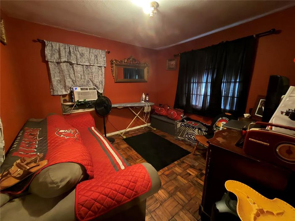 На продажу: $260,000 (3 спален, 1 ванн, 1325 Квадратных фут)