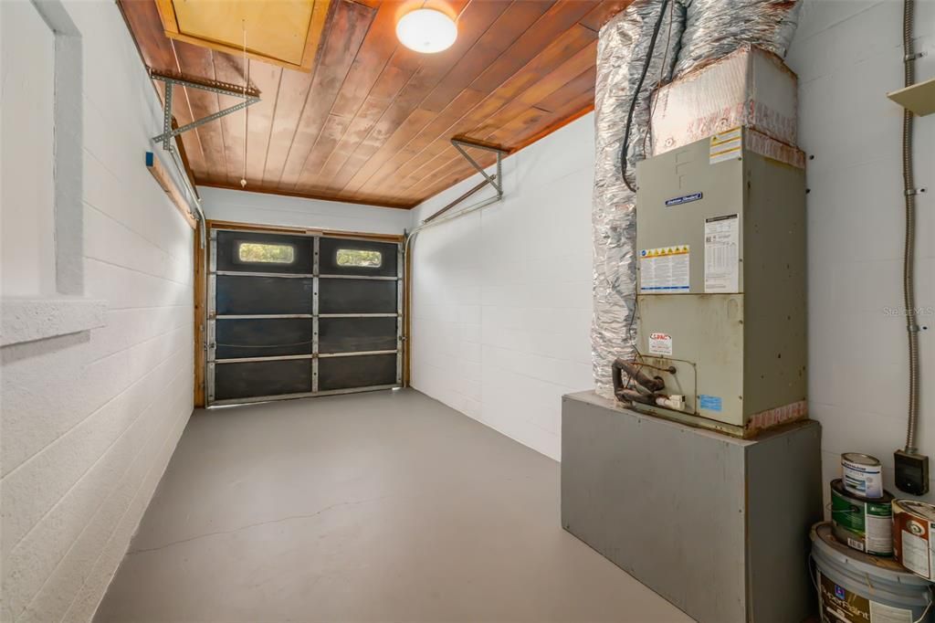 For Sale: $339,900 (2 beds, 1 baths, 1218 Square Feet)