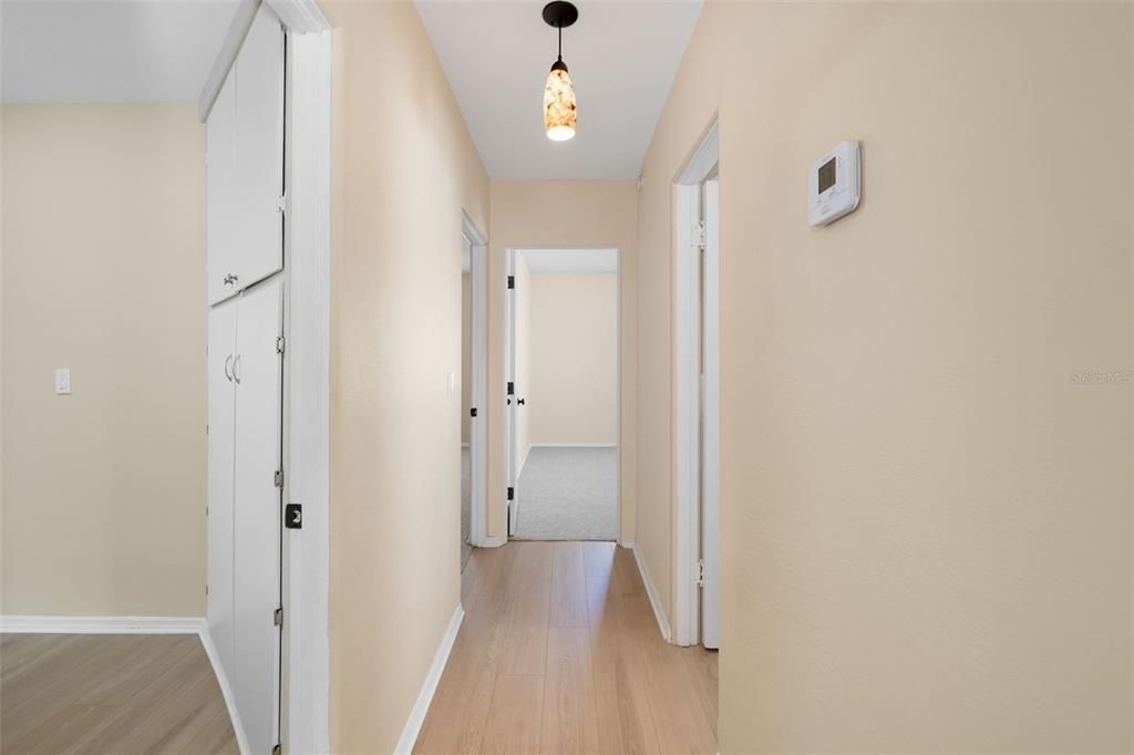 For Sale: $339,900 (2 beds, 1 baths, 1218 Square Feet)