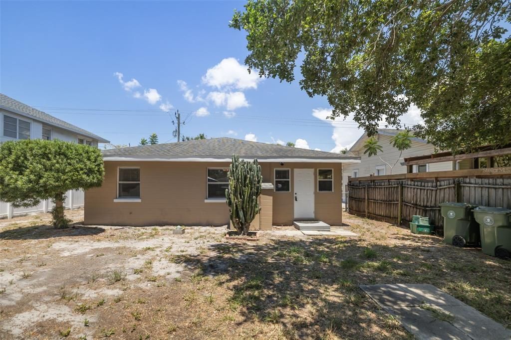 For Sale: $339,900 (2 beds, 1 baths, 1218 Square Feet)