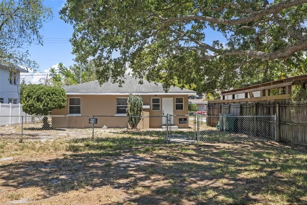For Sale: $339,900 (2 beds, 1 baths, 1218 Square Feet)