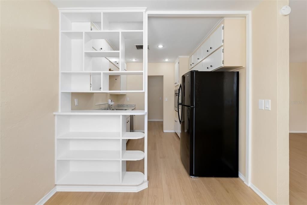For Sale: $339,900 (2 beds, 1 baths, 1218 Square Feet)