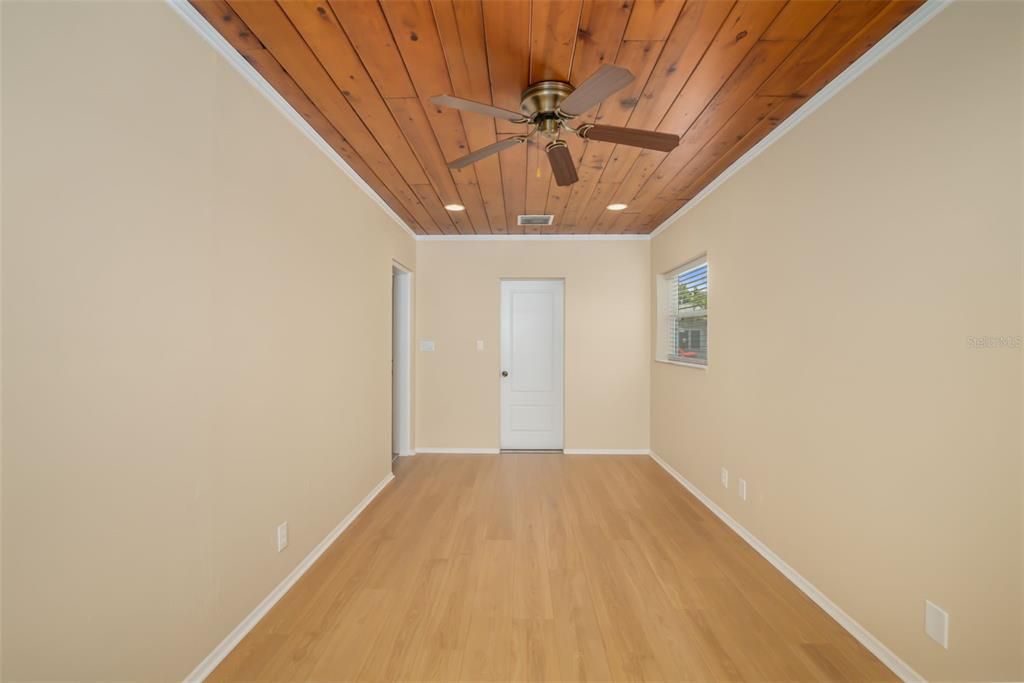 For Sale: $339,900 (2 beds, 1 baths, 1218 Square Feet)