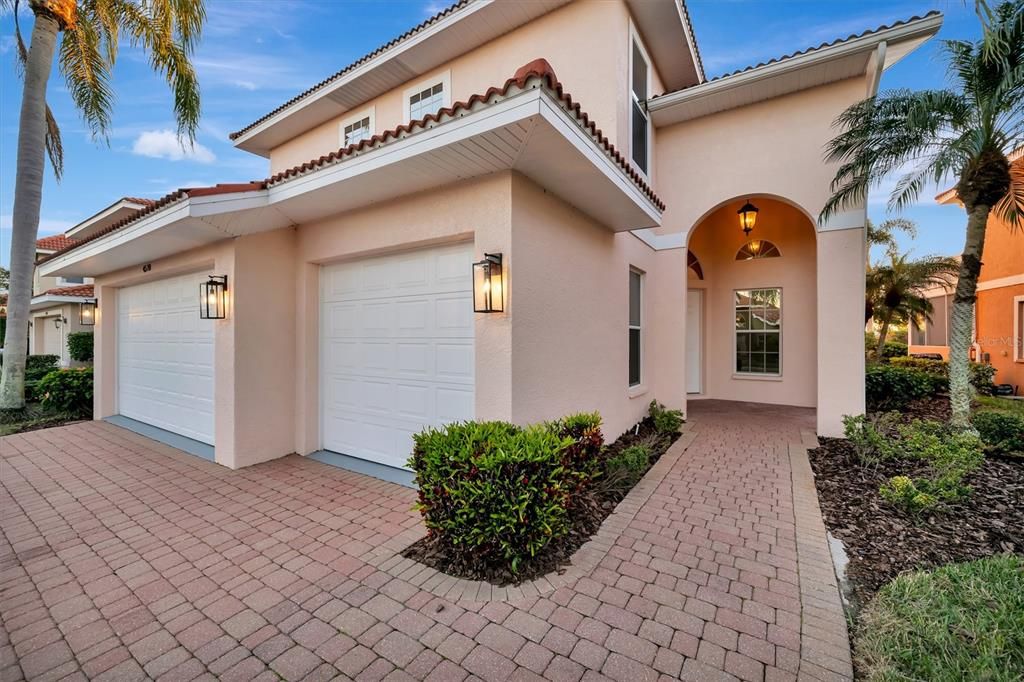 For Sale: $675,000 (5 beds, 3 baths, 2816 Square Feet)