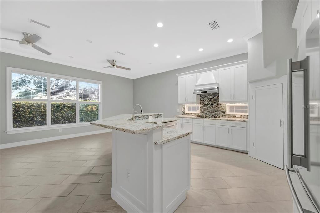 For Sale: $675,000 (5 beds, 3 baths, 2816 Square Feet)