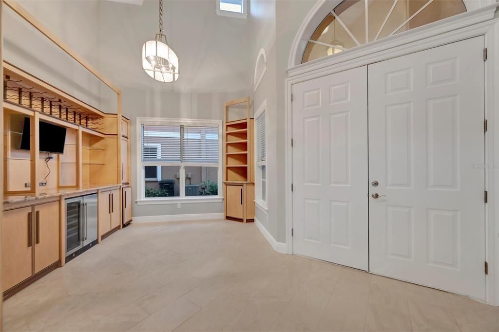 For Sale: $675,000 (5 beds, 3 baths, 2816 Square Feet)