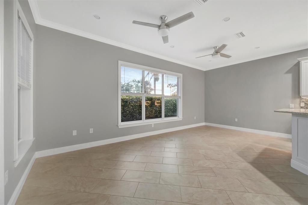 For Sale: $675,000 (5 beds, 3 baths, 2816 Square Feet)