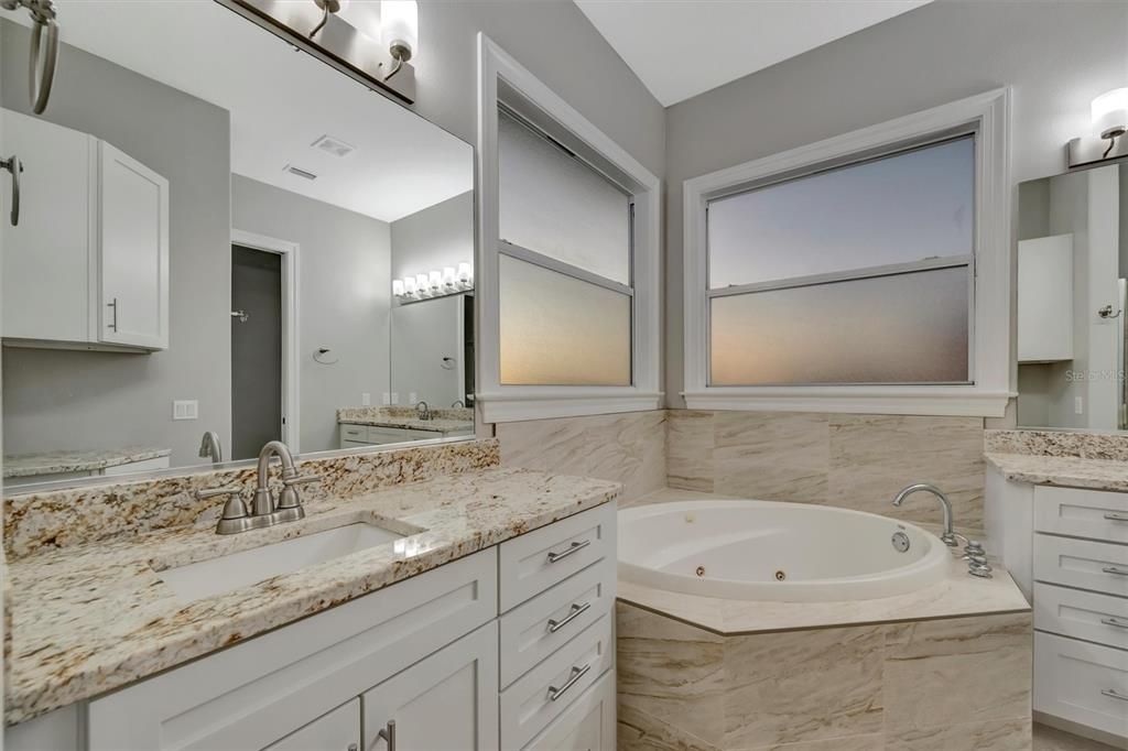 For Sale: $675,000 (5 beds, 3 baths, 2816 Square Feet)