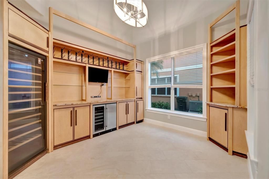 For Sale: $675,000 (5 beds, 3 baths, 2816 Square Feet)