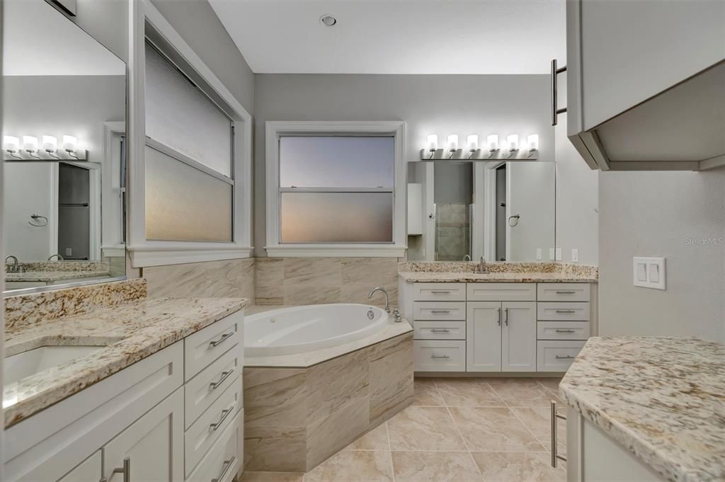 For Sale: $675,000 (5 beds, 3 baths, 2816 Square Feet)