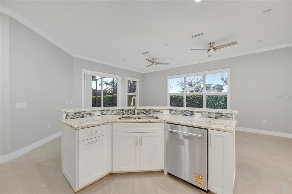 For Sale: $675,000 (5 beds, 3 baths, 2816 Square Feet)