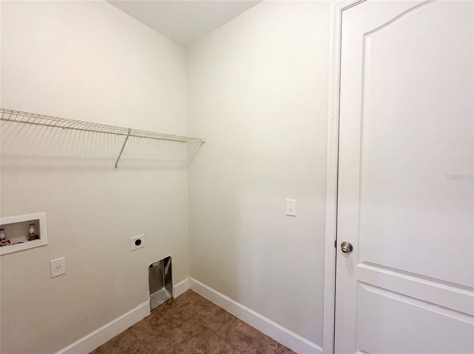 For Sale: $325,000 (4 beds, 2 baths, 1949 Square Feet)