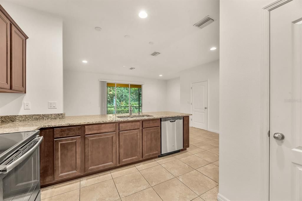 For Rent: $2,150 (3 beds, 2 baths, 1616 Square Feet)
