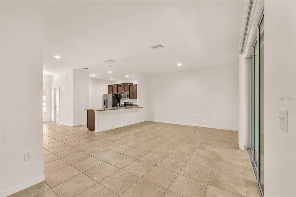 For Rent: $2,150 (3 beds, 2 baths, 1616 Square Feet)