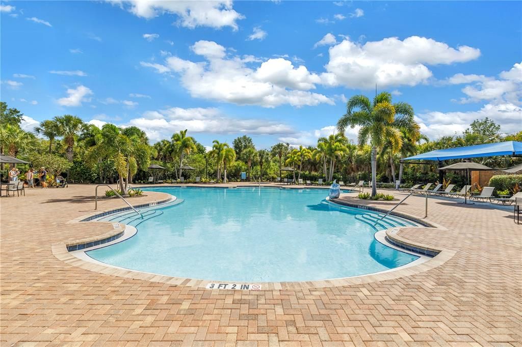 Activo con contrato: $675,000 (5 camas, 4 baños, 3422 Pies cuadrados)