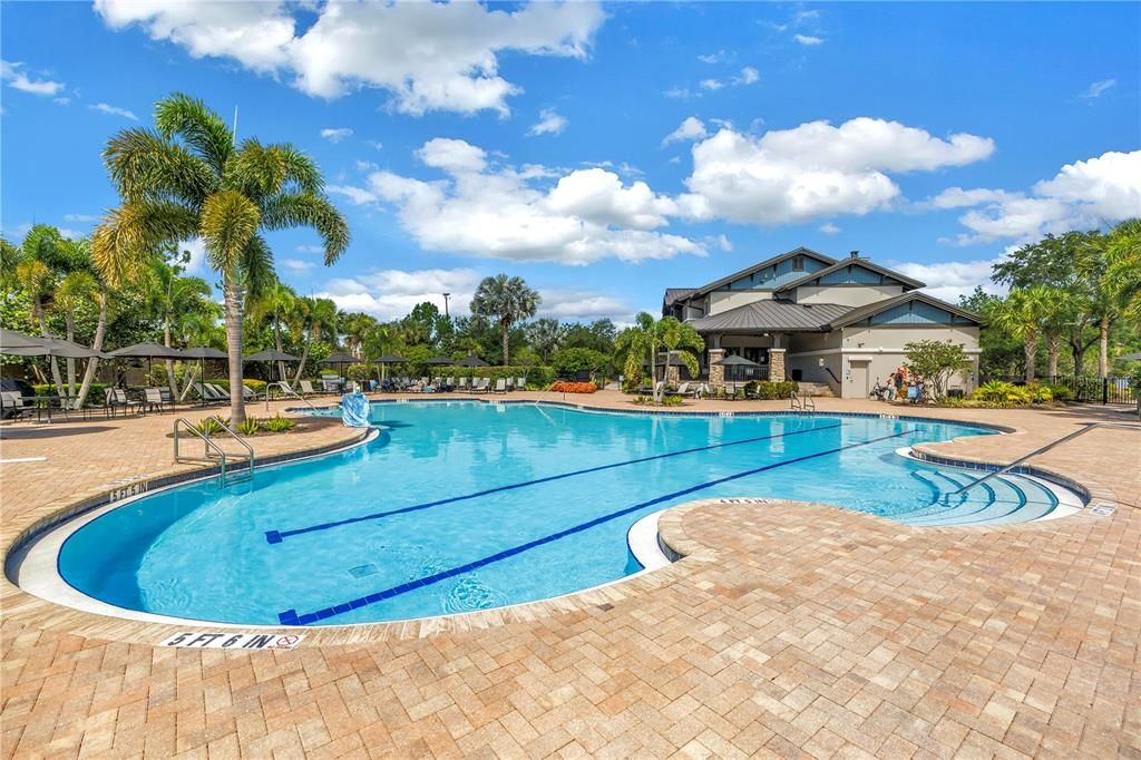 Activo con contrato: $675,000 (5 camas, 4 baños, 3422 Pies cuadrados)