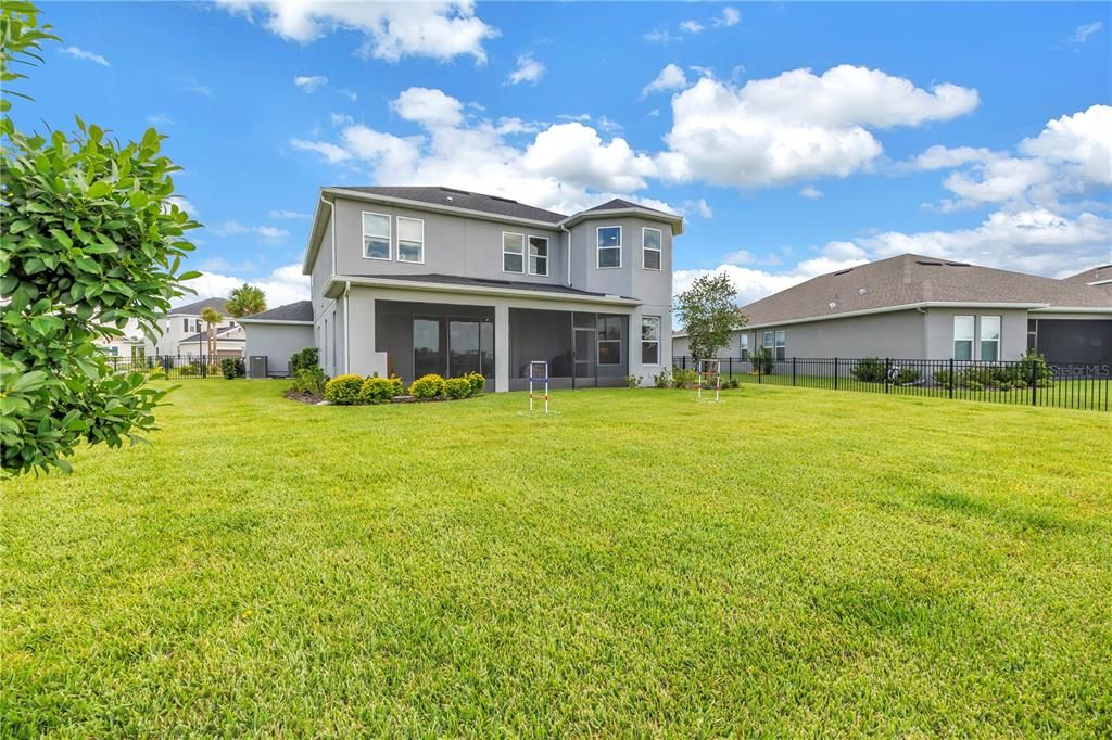 Activo con contrato: $675,000 (5 camas, 4 baños, 3422 Pies cuadrados)