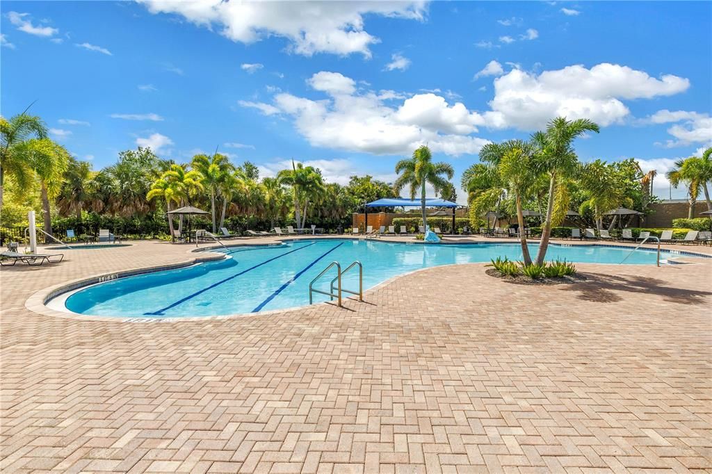 Activo con contrato: $675,000 (5 camas, 4 baños, 3422 Pies cuadrados)