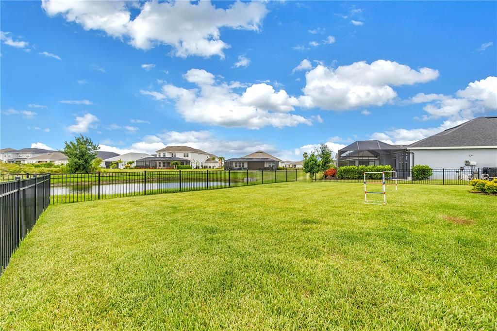 Activo con contrato: $675,000 (5 camas, 4 baños, 3422 Pies cuadrados)