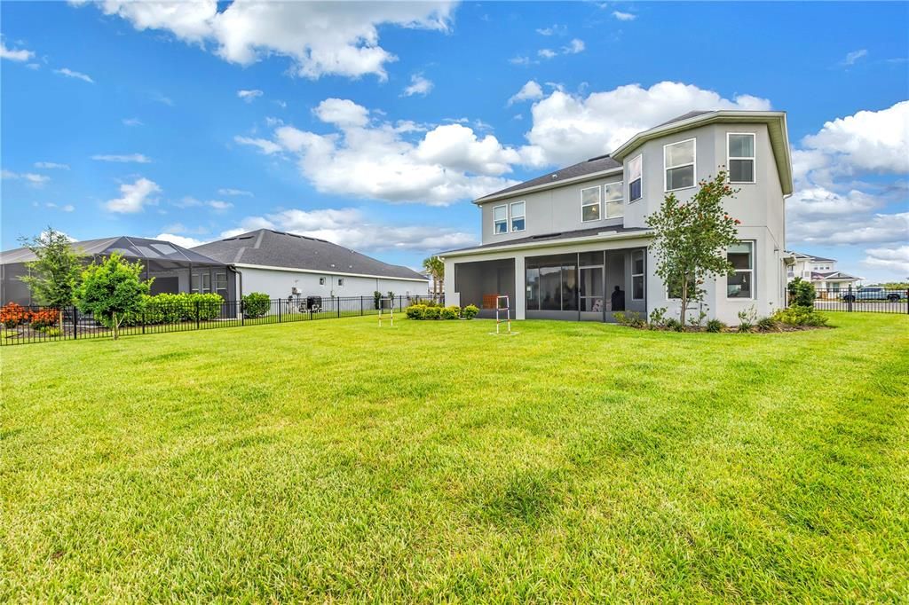 Activo con contrato: $675,000 (5 camas, 4 baños, 3422 Pies cuadrados)