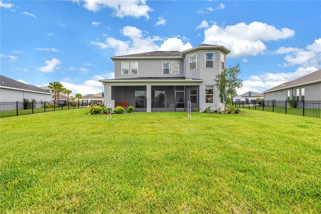 Activo con contrato: $675,000 (5 camas, 4 baños, 3422 Pies cuadrados)