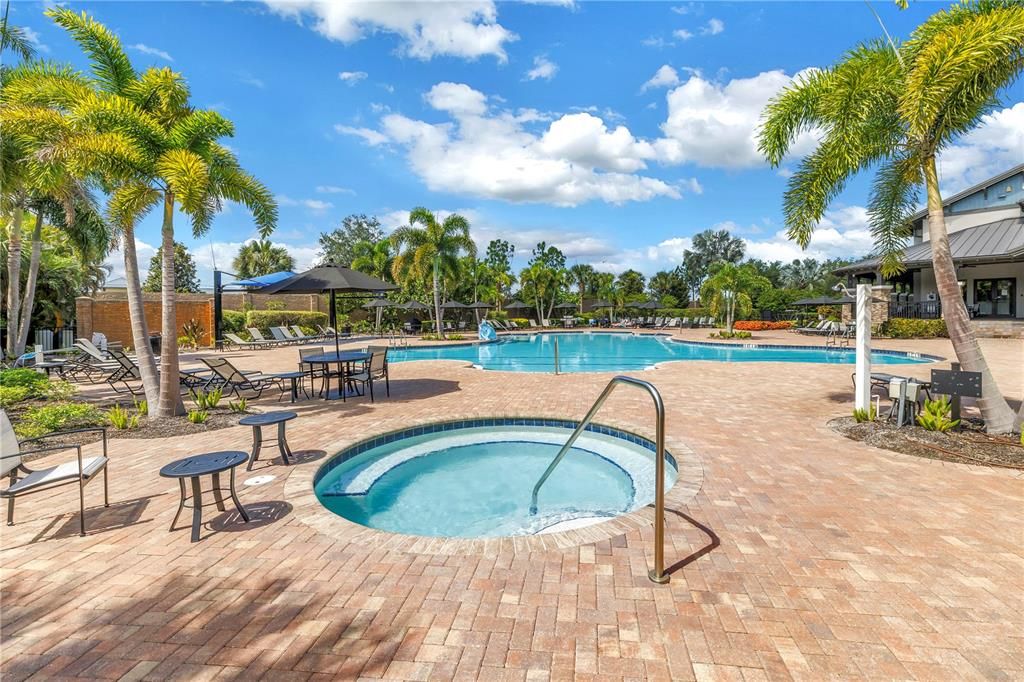 Activo con contrato: $675,000 (5 camas, 4 baños, 3422 Pies cuadrados)