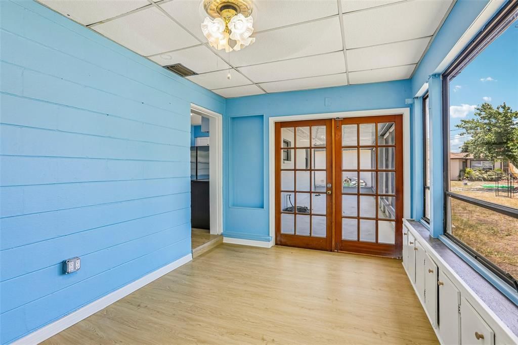 На продажу: $310,000 (2 спален, 1 ванн, 870 Квадратных фут)