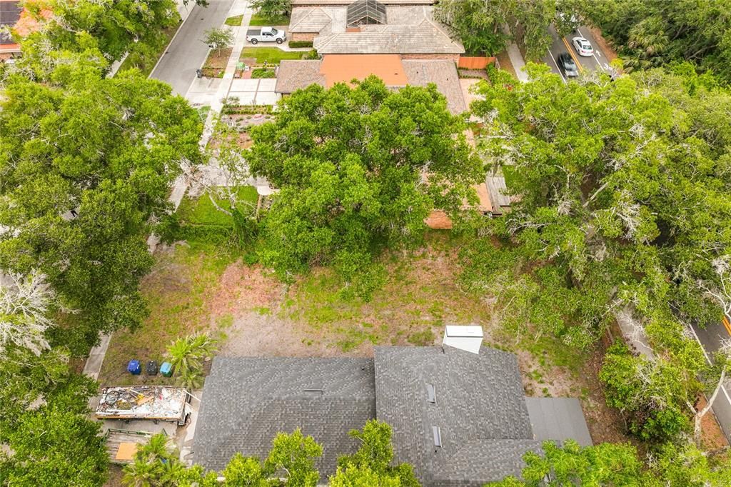 На продажу: $449,000 (0.14 acres)