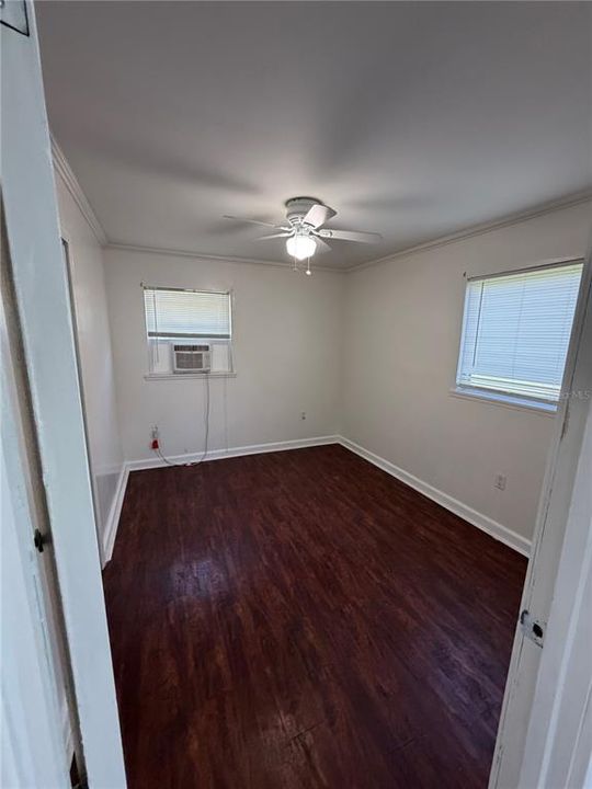 For Sale: $199,900 (2 beds, 1 baths, 704 Square Feet)