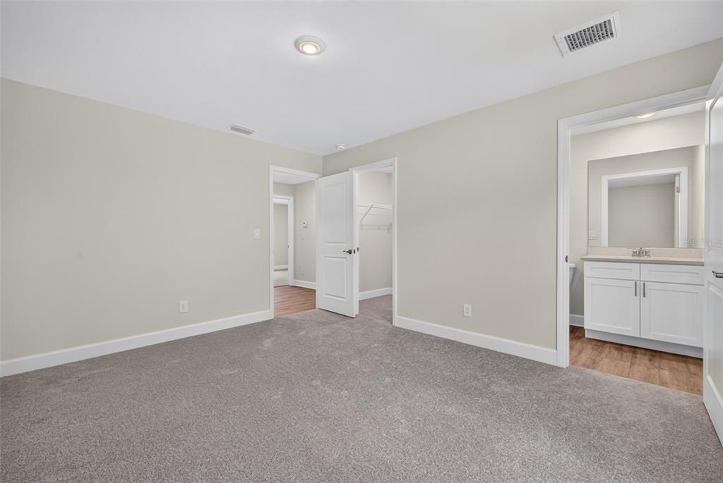 For Sale: $334,900 (3 beds, 3 baths, 1818 Square Feet)