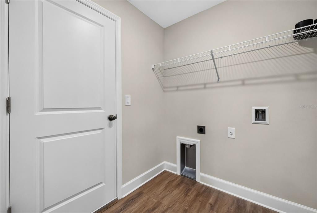 For Sale: $334,900 (3 beds, 3 baths, 1818 Square Feet)