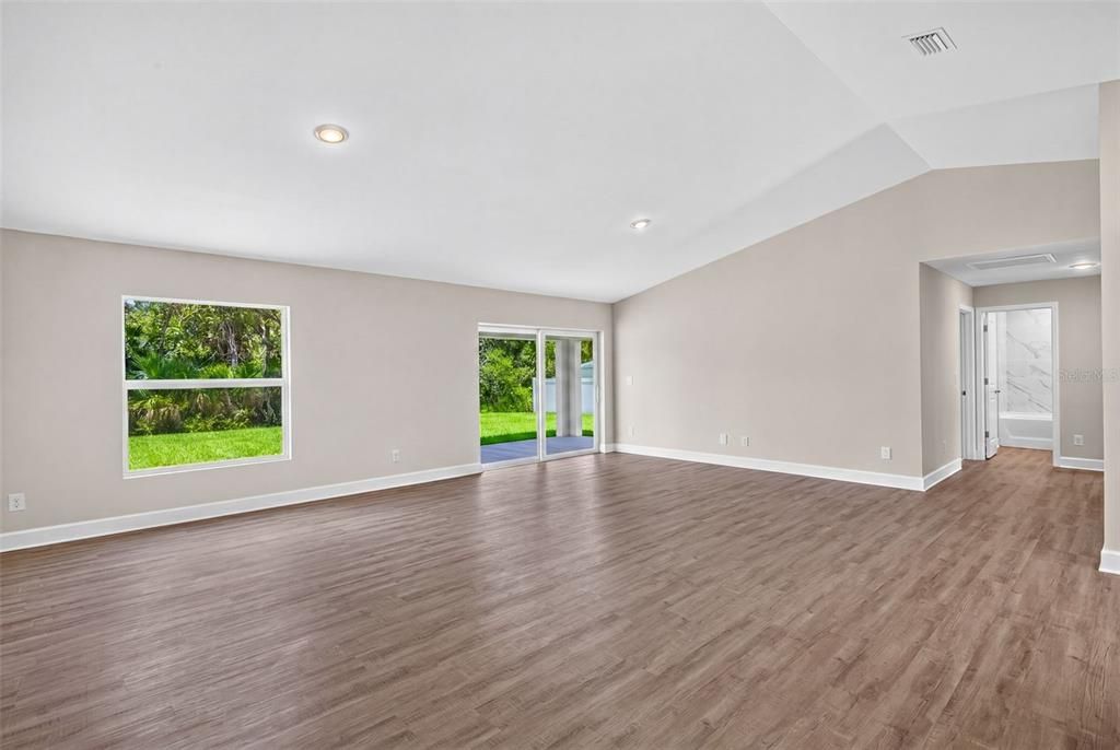 For Sale: $334,900 (3 beds, 3 baths, 1818 Square Feet)