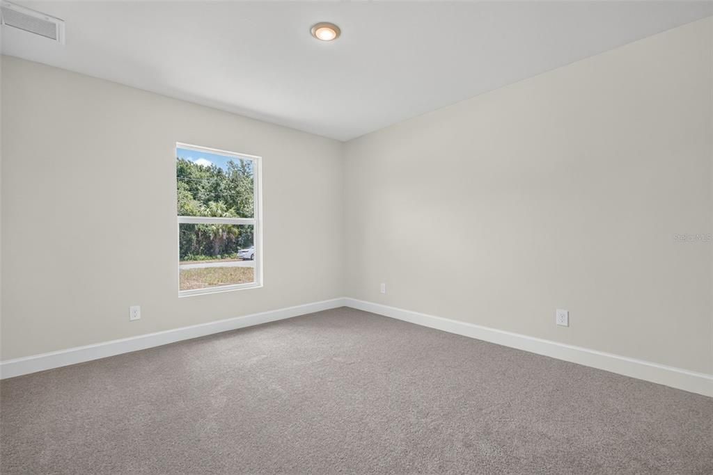 For Sale: $334,900 (3 beds, 3 baths, 1818 Square Feet)