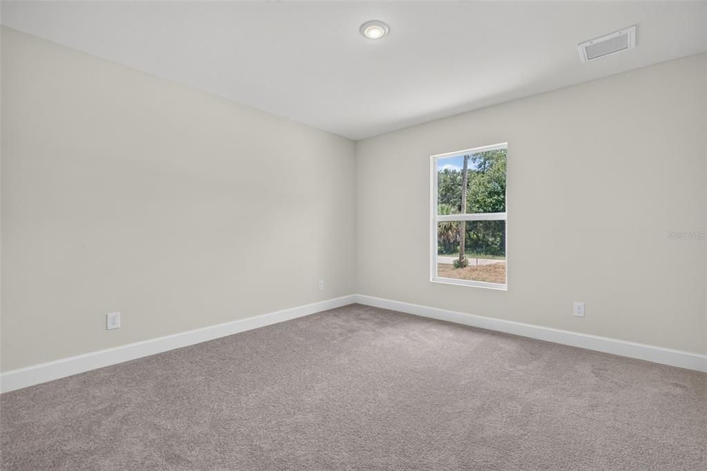 For Sale: $334,900 (3 beds, 3 baths, 1818 Square Feet)